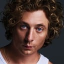 Jeremy Allen White als Kerry Von Erich