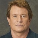 Tom Berenger als Captain John Riley