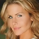 Josie Davis als Officer Samantha 'Sam' Edwards