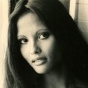 Laura Gemser als Suzy Lee