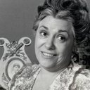 Naomi Stevens als Miss Steinberg