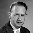 Dag Hammarskjöld als Self - Diplomat (archive footage)