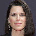 Neve Campbell als Suzie Toller