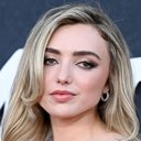 Peyton List als Taunting Classmate