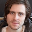 Sverrir Gudnason als Alex Schulman