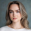 Jasmine Kheen als Clarissa Staunton