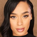 Regina Oliver als Sarah
