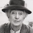 Joan Hickson als Mrs. Kidder