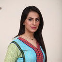 Maham Amir als Fouzia/Bajo
