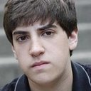 Adam Riegler als Lawrence