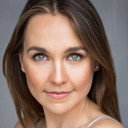 Rebecca McFadzien als Brit
