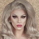 Miz Cracker als Host/Herself