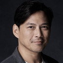 Guji Lorenzana als James