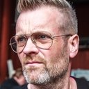 Micke Syd Andersson als Self - Trummor, kör