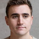 Jon Michael Simpson als Mike Myers