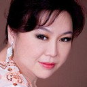 Julie Chew als Auntie Koo