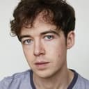 Alex Lawther als Laurence