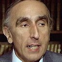 Bernard Musson als Agent qui arrête le commissaire Juve