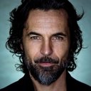 Jeffrey Vincent Parise als Julian