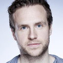 Rafe Spall als Ben