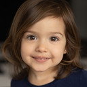 Lya Florencia Meza-Hébert als Emma 5 ans