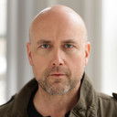 Larry Bull als Butler Captain (as Lawrence Bull)