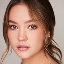 Sadie Stanley als Mia Lipani