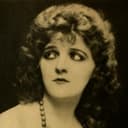 Miss DuPont als Claire Fenton