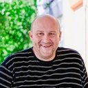 Shandor Berkeshi als Papa Viki (Vika's Father)