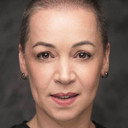 Cindy Claes als Dra. Van Brandt