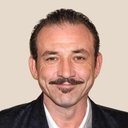 Ritchie Coster als Julian Thorpe
