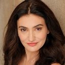 Kassandra Voyagis als Emma Wentworth