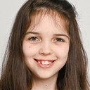 Wren Stembridge als Leonora, young