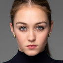 Freya Callaghan als Young Emily