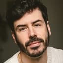 Sergio Pozo als Padre Joven