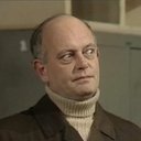 John Malcolm als Factory Manager