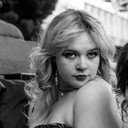 Elivia Wallace als Lesbian Goon 1