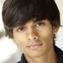 Dev H Patel als Rival Boy