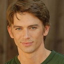 Austin Miller als Surfer