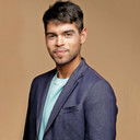 Ivan Carapiet als Elton