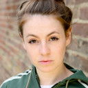 Sarah Hoare als Coffee Girl