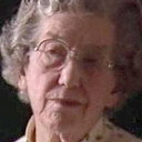 Eva Hart als Self