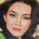 Eva Arnaz als Renny Basuki