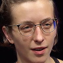 Lara Maria Vouk als Nina