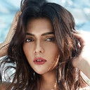 Ruhi Singh als Self