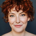 Emma Pedersen als John Morris's Secretary