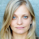 Anastasia Phillips als Narrator