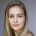 Lucy Currey als Arawa Bain