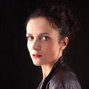 Gaia Insenga als Ragazza bruna festa