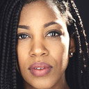 Marinda Anderson als Julia